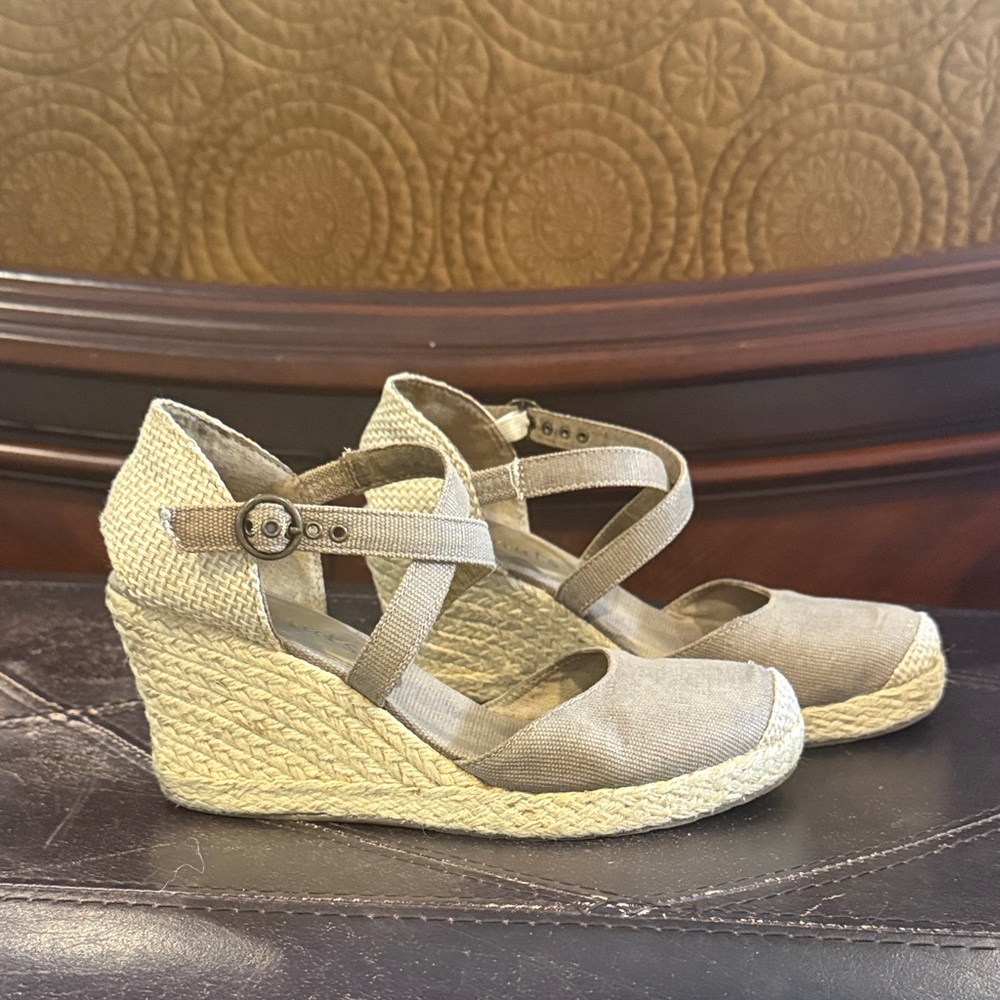 Coconuts by Matisse Tan Wedge Sandals